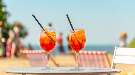 A 5 metri dalla spiaggia:piscina,parcheggio e mare.