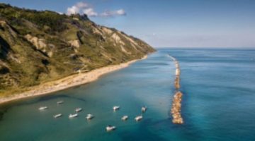 Tra terra e mare: relax in hotel e avventura in barca!