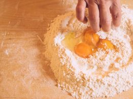 GIOVEDI' POMERIGGIO: MANI IN PASTA